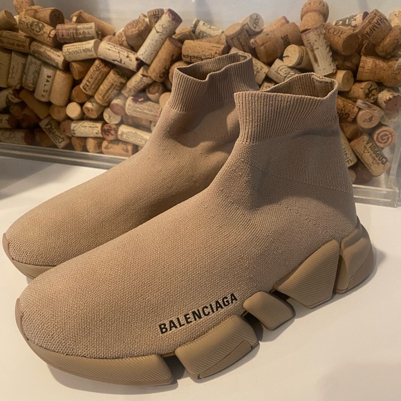 WOMEN'S SPEED 2.0 RECYCLED KNIT SNEAKER IN BEIGE (BRAND NEW NEVER WORN) - Picture 3 of 3